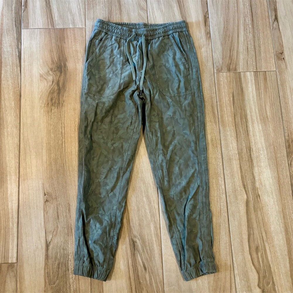 Athleta Farallon Jogger Pants Womens Size 4 Green Camo Drawstring Pockets